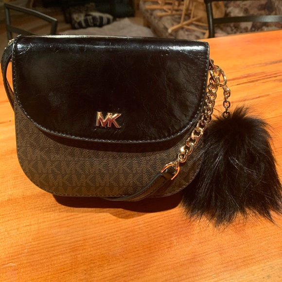 Michael Kors Handbags - Michael Kors Mott Crossbody👜💕